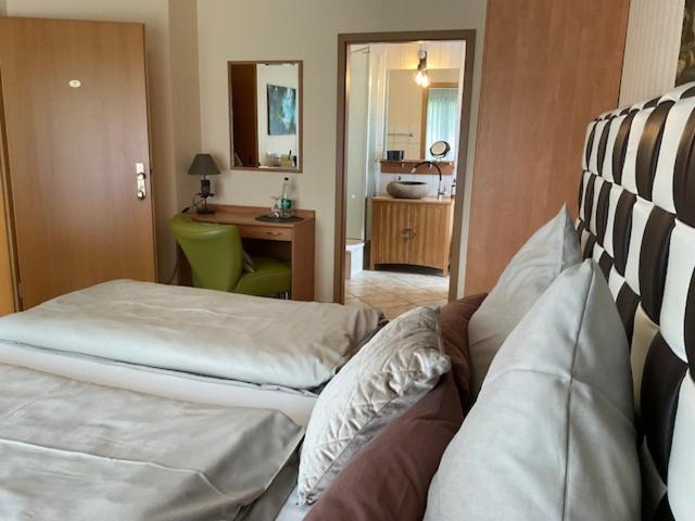 Zu Jeddelohs Lodge Hotel Gladenbach Ngoại thất bức ảnh